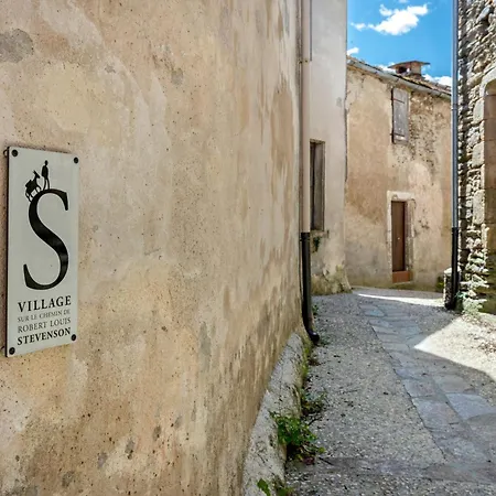 L'enclos Saint-Etienne-Vallee-Francaise